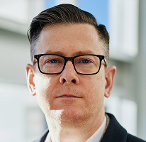 Alexander Hughes, dyrektor generalny kierujący firmą handlującą kryptowalutami, portret